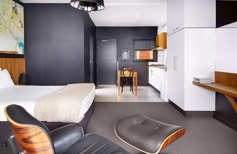 Riverview Hotel - Sunshine Coast Guide 2