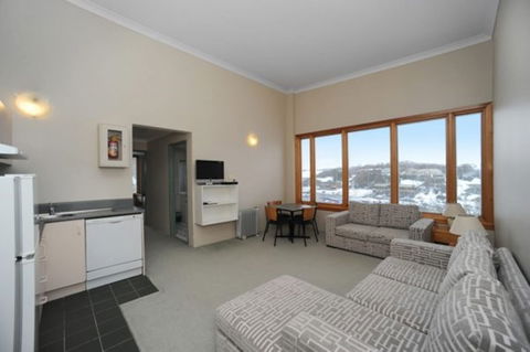 Smiggins Chalet Apartments - Sunshine Coast Guide 2