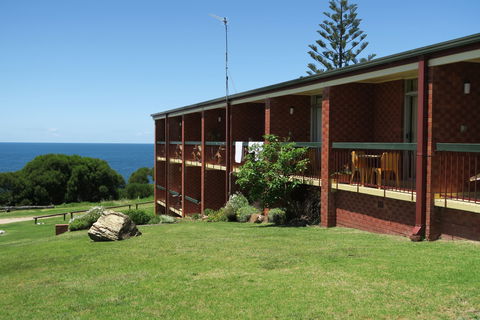 Tathra Hotel - Motel - Sunshine Coast Guide 0