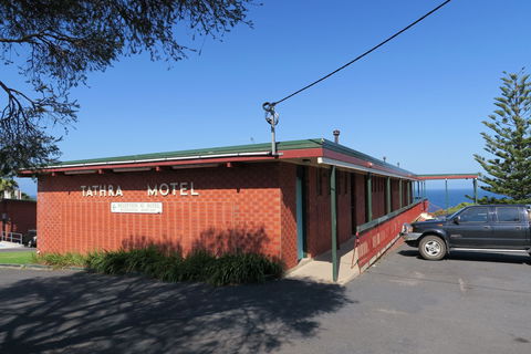 Tathra Hotel - Motel - Sunshine Coast Guide 1
