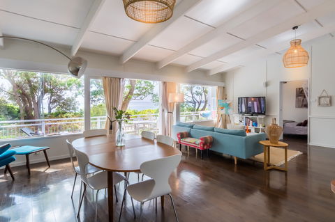 The Art Cottage - Sunshine Coast Guide 0