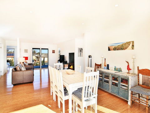 The Palings: Pet Friendly Holiday Home - Sunshine Coast Guide 2