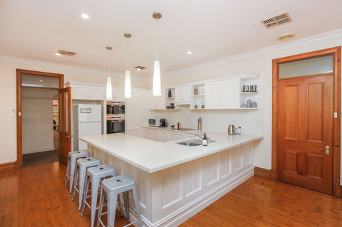 The Hills House At Hahndorf - Sunshine Coast Guide 1