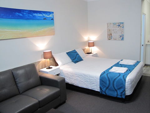 Top Of The Town Motel - Sunshine Coast Guide 0