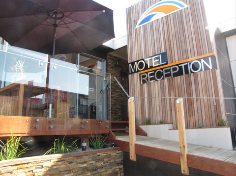 Top Of The Town Motel - Sunshine Coast Guide 1
