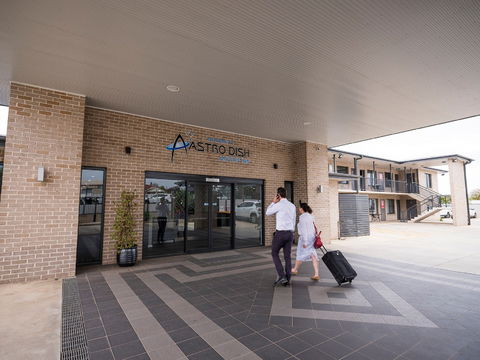 Aastro Dish Motor Inn - Sunshine Coast Guide 0