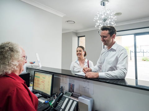 Aastro Dish Motor Inn - Sunshine Coast Guide 1