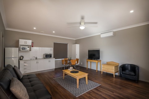 Akuna Motor Inn - Sunshine Coast Guide 0
