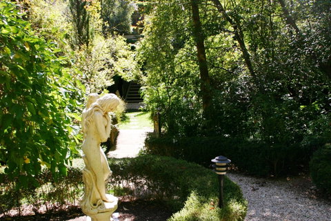 Aldgate Lodge Bed & Breakfast - Sunshine Coast Guide 0