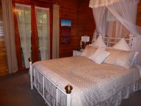 Aldgate Lodge Bed & Breakfast - Sunshine Coast Guide 1