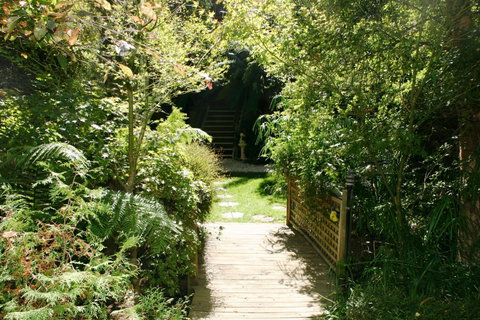 Aldgate Lodge Bed & Breakfast - Sunshine Coast Guide 2