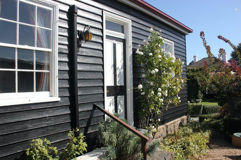 Alice's Cottages - Sunshine Coast Guide 1