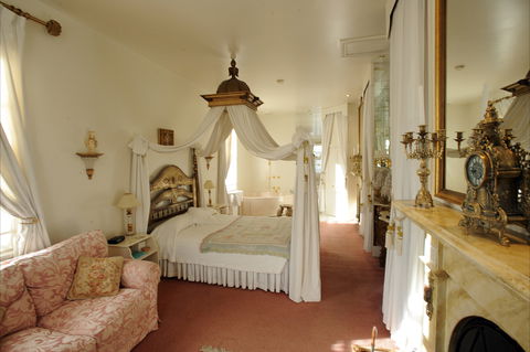 Alice's Cottages - Sunshine Coast Guide 2