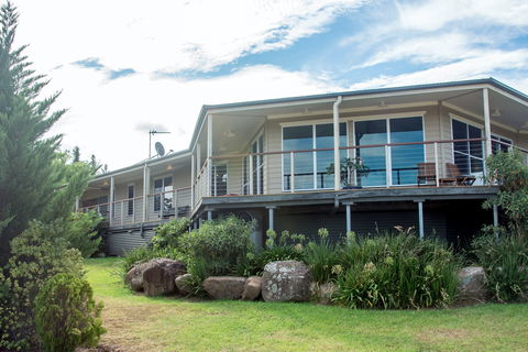 Amazing Secluzion - Sunshine Coast Guide 1