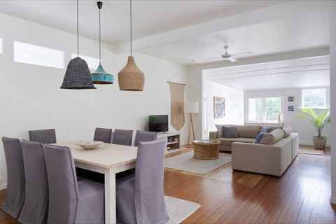 A Perfect Stay - Mahalo House - Sunshine Coast Guide 1