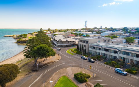 Aurora Ozone Hotel - Sunshine Coast Guide 1