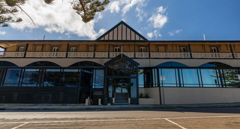 Aurora Ozone Hotel - Sunshine Coast Guide 2