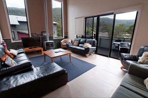 Blues Air 4 - Sunshine Coast Guide 0