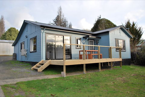 Blue Square Maydena Accommodation - Sunshine Coast Guide 0