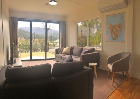 Blue Square Maydena Accommodation - Sunshine Coast Guide 1