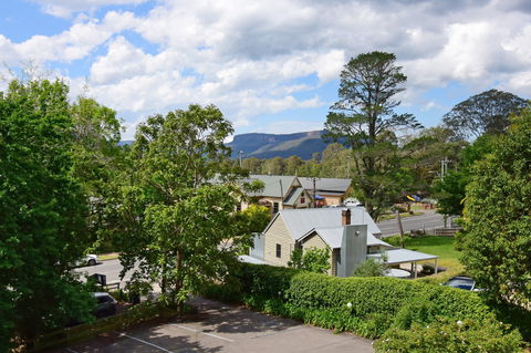 Cloudsong Chalets - Sunshine Coast Guide 1