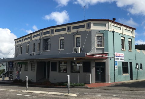 Commercial Hotel Motel Lithgow - Sunshine Coast Guide 1