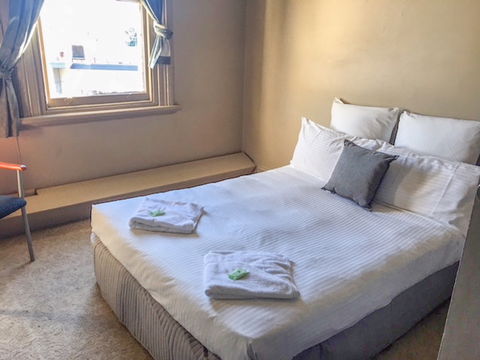 Commercial Hotel Motel Lithgow - Sunshine Coast Guide 2