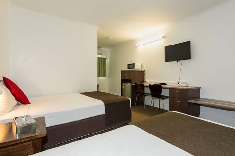 Coral Sands Motel - Sunshine Coast Guide 0