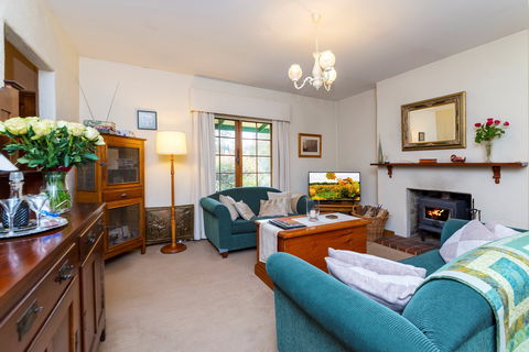 Country Pleasures Bed And Breakfast - Sunshine Coast Guide 2