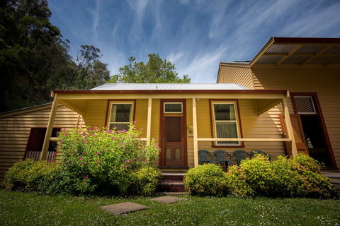 Creek Cottage Walhalla - Sunshine Coast Guide 0