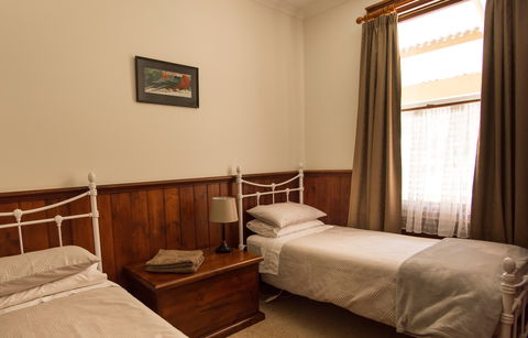 Creek Cottage Walhalla - Sunshine Coast Guide 2