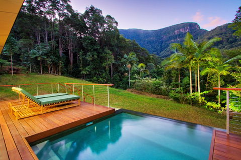 Crystal Creek Rainforest Retreat - Sunshine Coast Guide 1