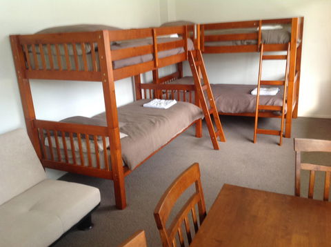 Derwent Valley Resort - Sunshine Coast Guide 1