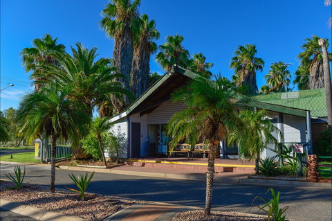 Desert Palms Alice Springs - Sunshine Coast Guide 2