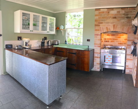 Donovans Cottage - Sunshine Coast Guide 1