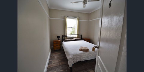 Family Hotel Cootamundra - Sunshine Coast Guide 0