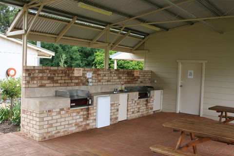 Fossickers' Tourist Park - Sunshine Coast Guide 1