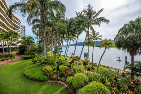 Hilton Cairns - Sunshine Coast Guide 1