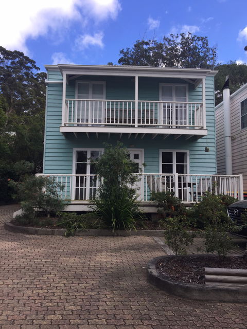 Hyams Beach Green Whaler - Sunshine Coast Guide 0