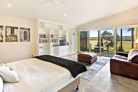 I Villini Estate - Sunshine Coast Guide 1