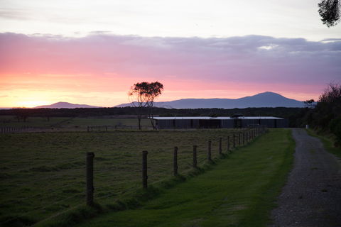 Just Inside The Gate - Sunshine Coast Guide 0