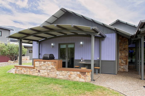 Kickenback Studio - Sunshine Coast Guide 0