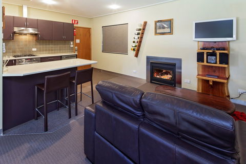 Kickenback Studio - Sunshine Coast Guide 1
