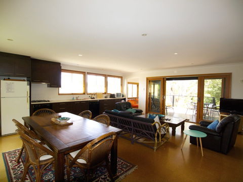 Kookaburra Dreaming - Sunshine Coast Guide 1