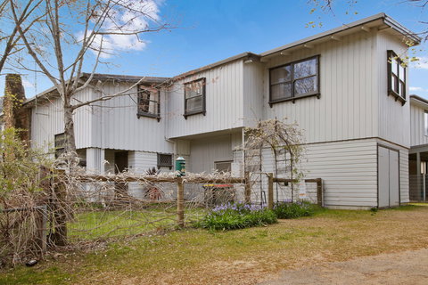 Le Chateau - Sunshine Coast Guide 0