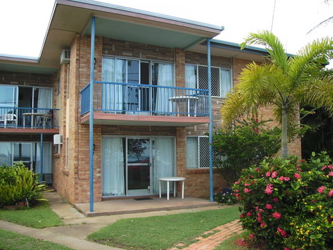 Lisianna Holiday Apartments - Sunshine Coast Guide 0