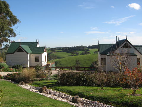 Loves Lane Cottages - Sunshine Coast Guide 1