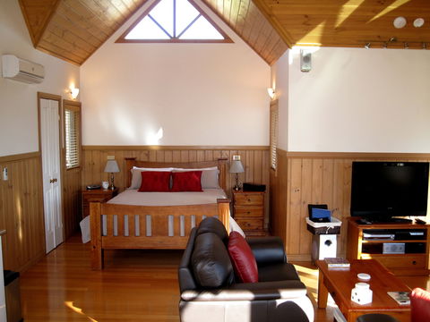 Loves Lane Cottages - Sunshine Coast Guide 2