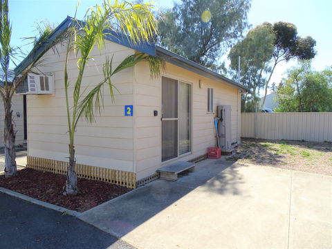 Moonta Bay Cabins - Cabin 2 - Sunshine Coast Guide 0