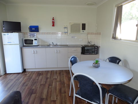 Moonta Bay Cabins - Cabin 2 - Sunshine Coast Guide 1